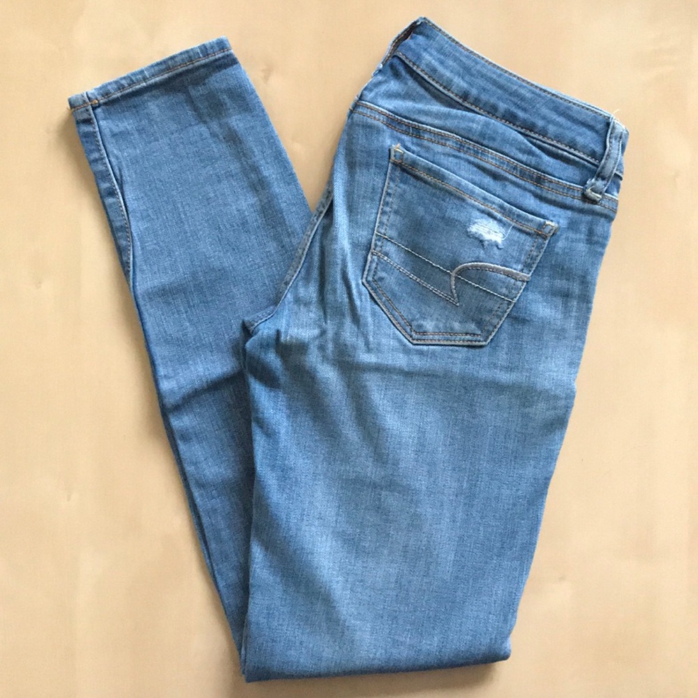 ✨American Eagle Outfitters✨Stretchy Ripped Jeans